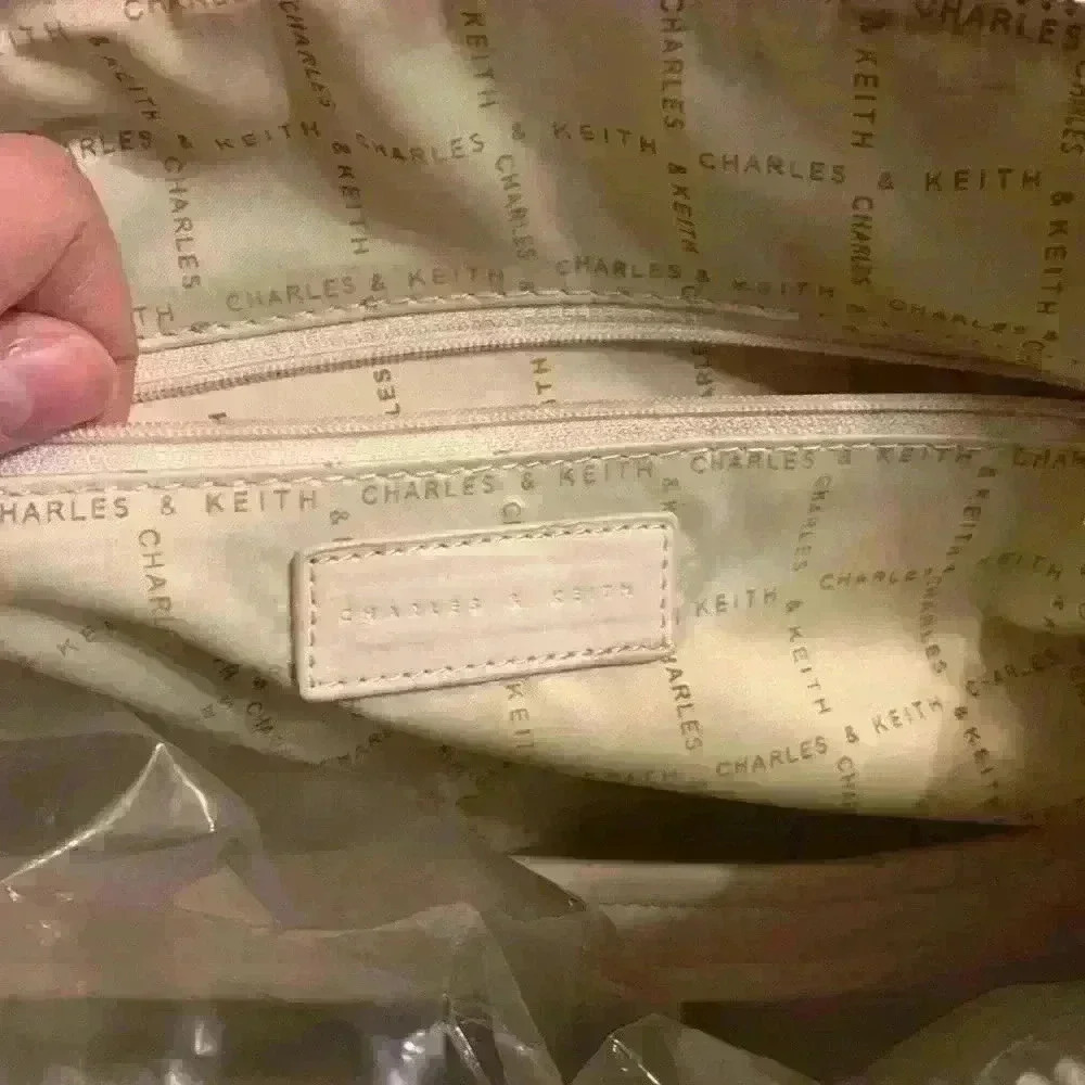 Charles  & Keith purse AS IS - Picture 6 of 10